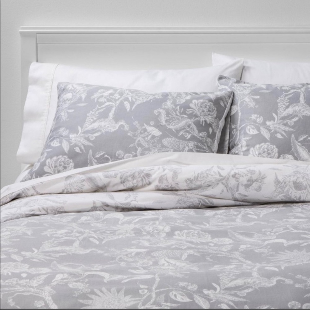 Threshold King Gray Floral Duvet Cover set
